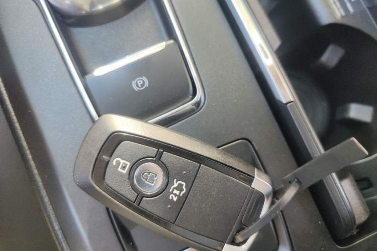 Used Ford Mondeo 2018 EcoBoost 180 Smart Control Fashion Model China V Standard Vehicle Key