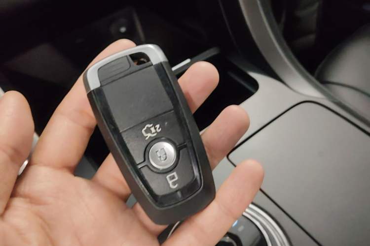 Used Ford Mondeo 2018 EcoBoost 180 Smart Control Fashion Model China V Standard Vehicle Key