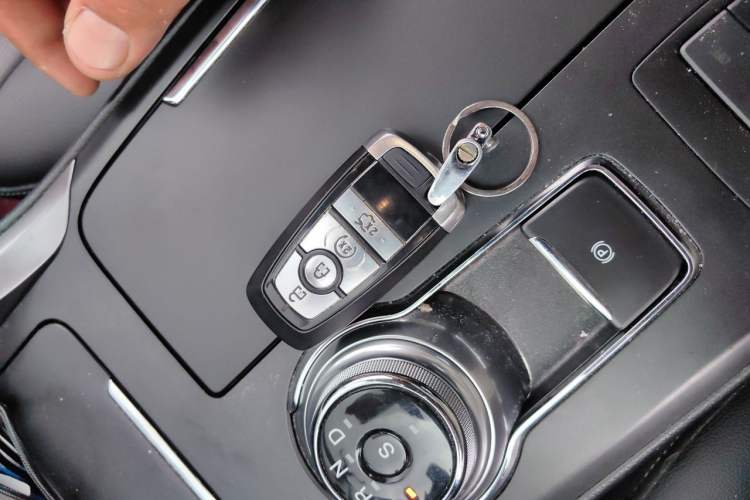 Used Ford Mondeo 2018 EcoBoost 200 Smart Control Luxury Model China VI Standard Vehicle Key