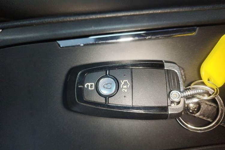 Used Ford Mondeo 2018 EcoBoost 200 Smart Control Fashion Model China V Standard Vehicle Key