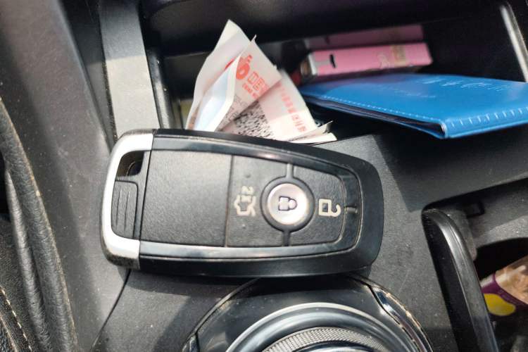 Used Ford Mondeo 2018 EcoBoost 180 Smart Control Fashion Model China VI Standard Vehicle Key