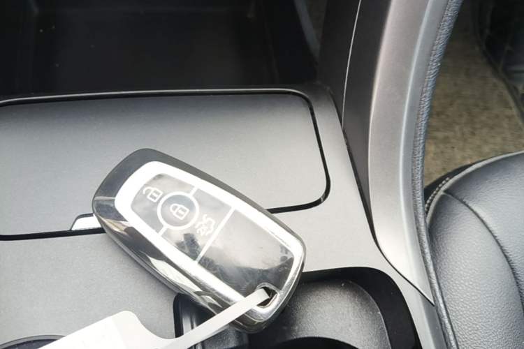 Used Ford Mondeo 2018 EcoBoost 180 Smart Control Fashion Model China VI Standard Vehicle Key