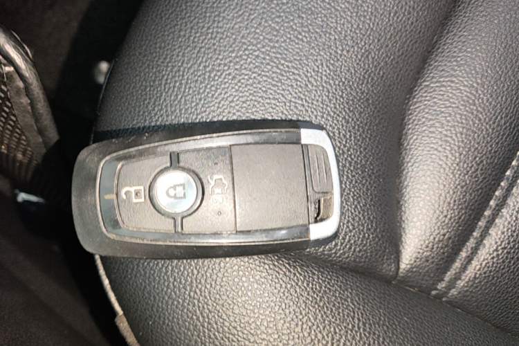Used Ford Mondeo 2018 EcoBoost 180 Smart Control Fashion Model China VI Standard Vehicle Key