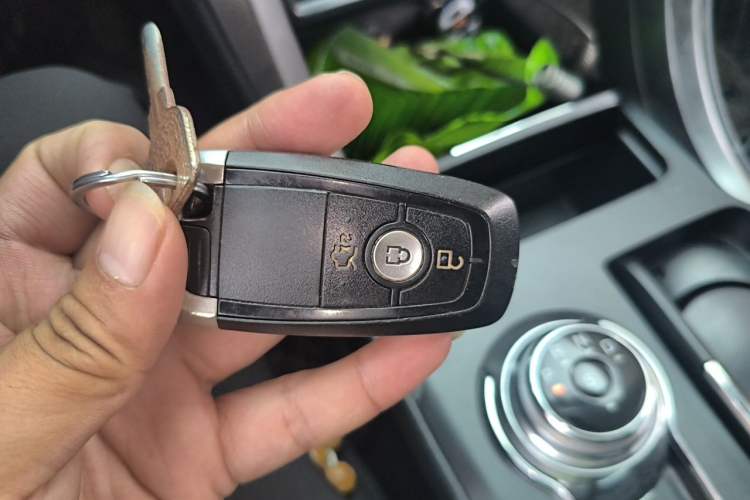 Used Ford Mondeo 2018 EcoBoost 180 Smart Control Fashion Model China V Standard Vehicle Key