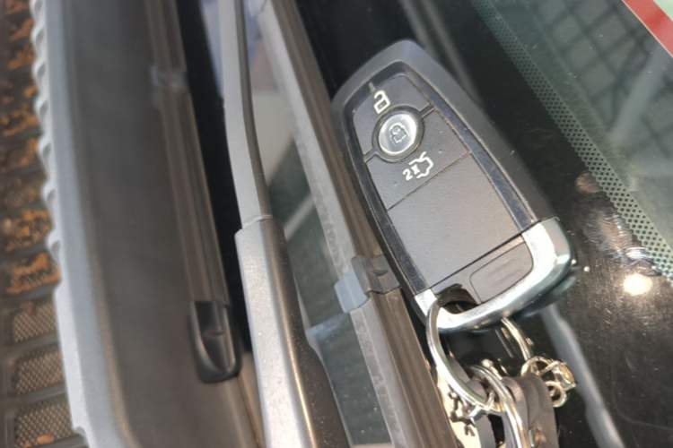 Used Ford Mondeo 2018 EcoBoost 200 Smart Control Fashion Model China VI Standard Vehicle Key