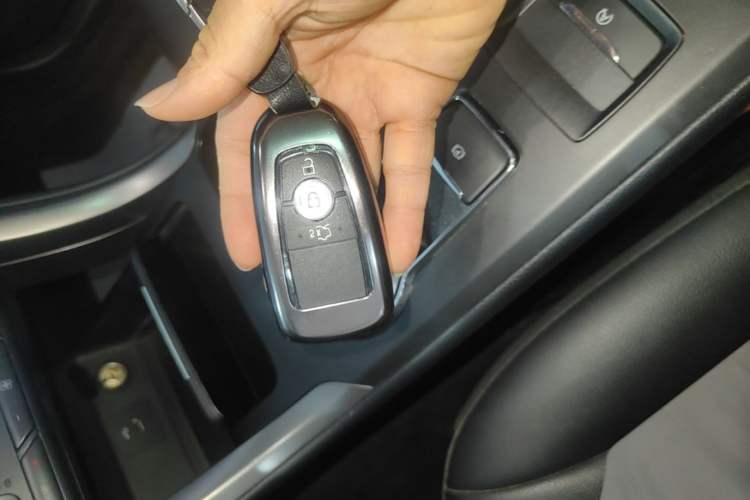 Used Ford Mondeo 2018 EcoBoost 180 Smart Control Fashion Model China V Standard Vehicle Key