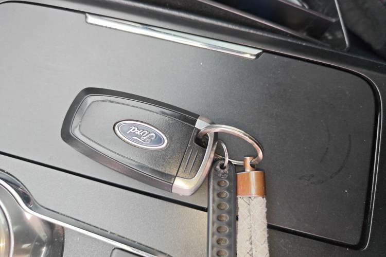 Used Ford Mondeo 2018 EcoBoost 180 Smart Control Fashion Model China V Standard Vehicle Key