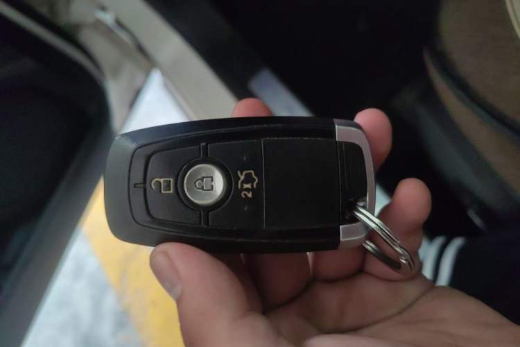 Used Ford Mondeo 2018 EcoBoost 200 Smart Control Fashion Model China V Standard Vehicle Key