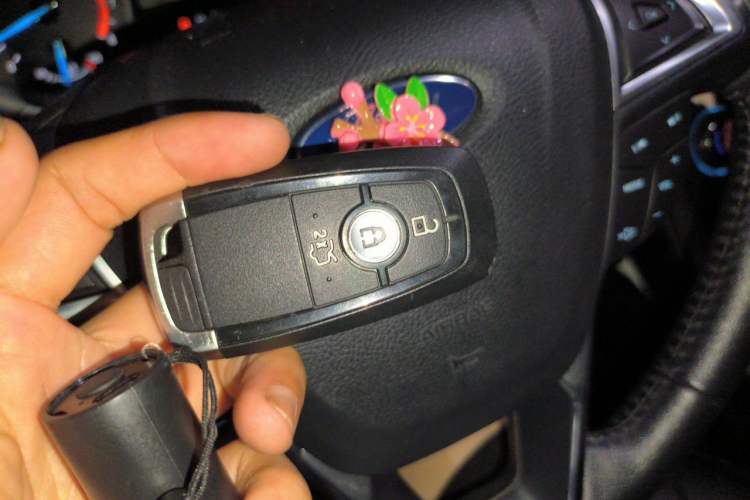 Used Ford Mondeo 2018 EcoBoost 200 Smart Control Fashion Model China V Standard Vehicle Key