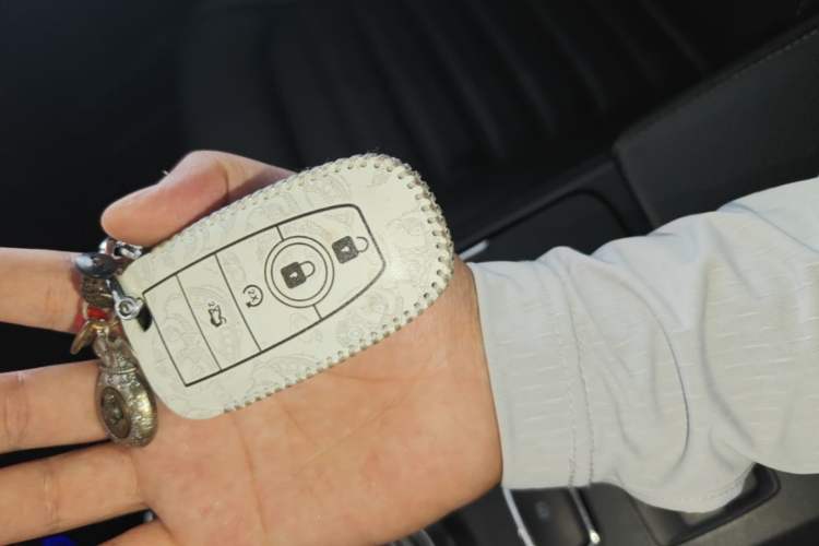 Used Ford Mondeo 2018 EcoBoost 180 Smart Control Fashion Model China V Standard Vehicle Key
