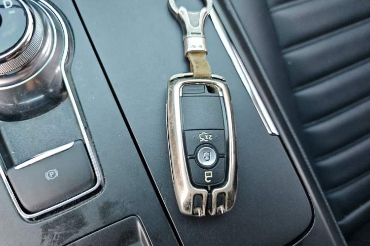 Used Ford Mondeo 2018 EcoBoost 180 Smart Control Fashion Model China V Standard Vehicle Key