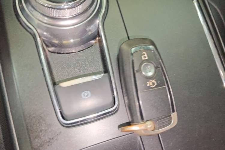 Used Ford Mondeo 2018 EcoBoost 180 Smart Control Fashion Model China V Standard Vehicle Key