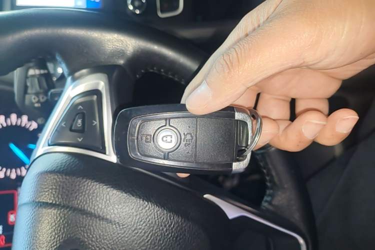 Used Ford Mondeo 2018 EcoBoost 200 Smart Control Fashion Model China VI Standard Vehicle Key