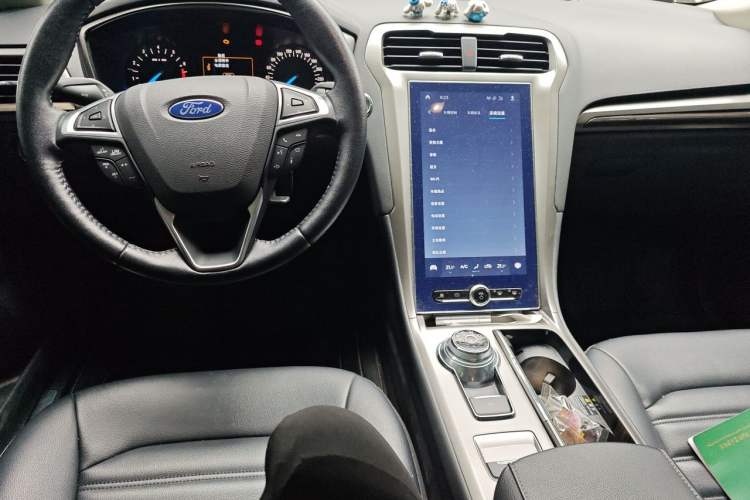 Used Ford Mondeo 2020 EcoBoost 180 Stylish Model Center Console