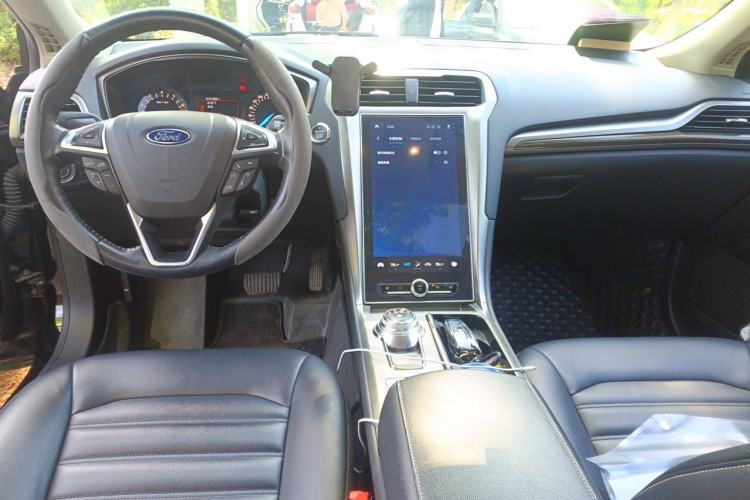 Used Ford Mondeo 2020 EcoBoost 180 Stylish Model Center Console