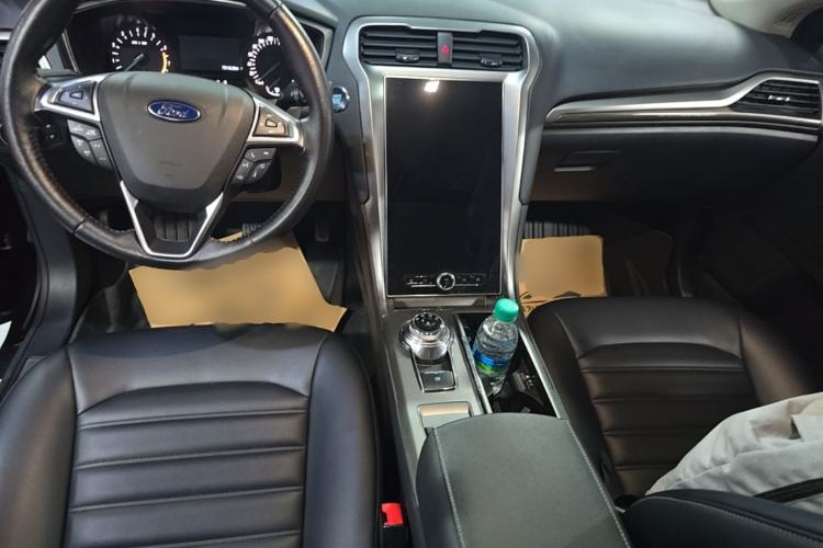 Used Ford Mondeo 2020 EcoBoost 180 Stylish Model Center Console