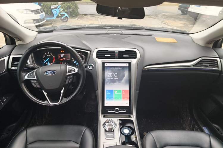 Used Ford Mondeo 2020 EcoBoost 180 Stylish Model Center Console