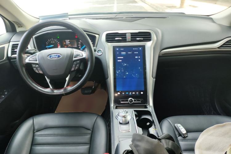Used Ford Mondeo 2020 EcoBoost 180 Stylish Model Center Console