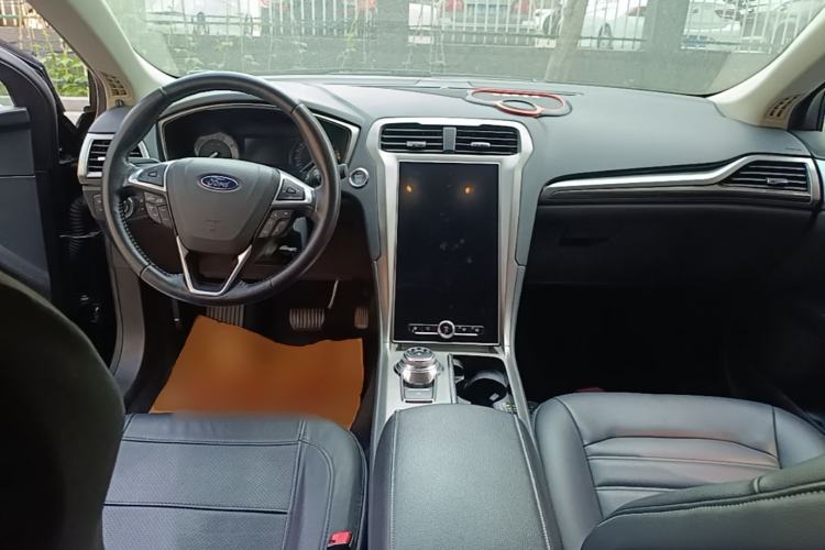 Used Ford Mondeo 2020 EcoBoost 180 Stylish Model Center Console