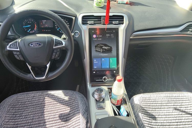 Used Ford Mondeo 2020 EcoBoost 180 Stylish Model Center Console