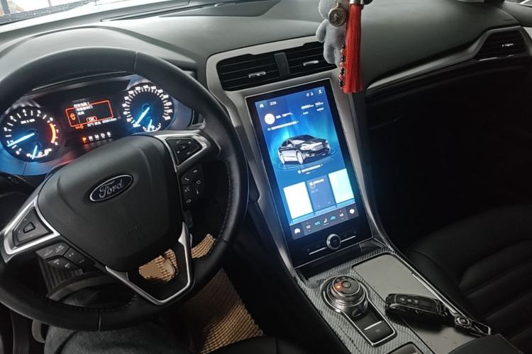 Used Ford Mondeo 2020 EcoBoost 180 Stylish Model Center Console