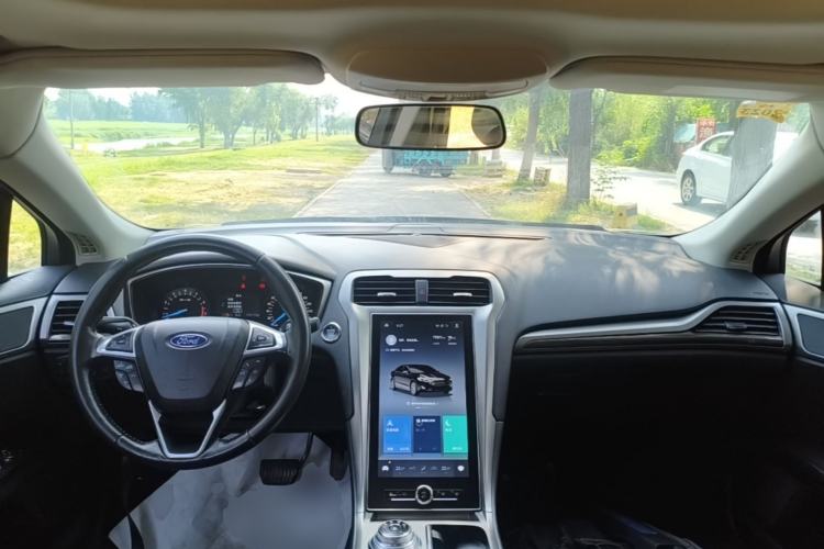 Used Ford Mondeo 2020 EcoBoost 180 Stylish Model Center Console