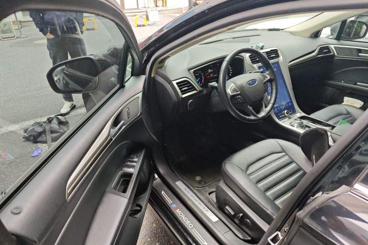 Used Ford Mondeo 2020 EcoBoost 180 Stylish Model Driver Seat