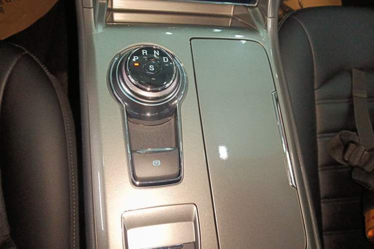 Used Ford Mondeo 2020 EcoBoost 180 Stylish Model Gear Lever