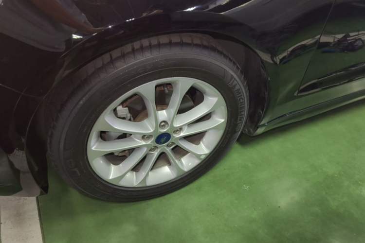 Used Ford Mondeo 2020 EcoBoost 180 Stylish Model Left Front Wheel Hub