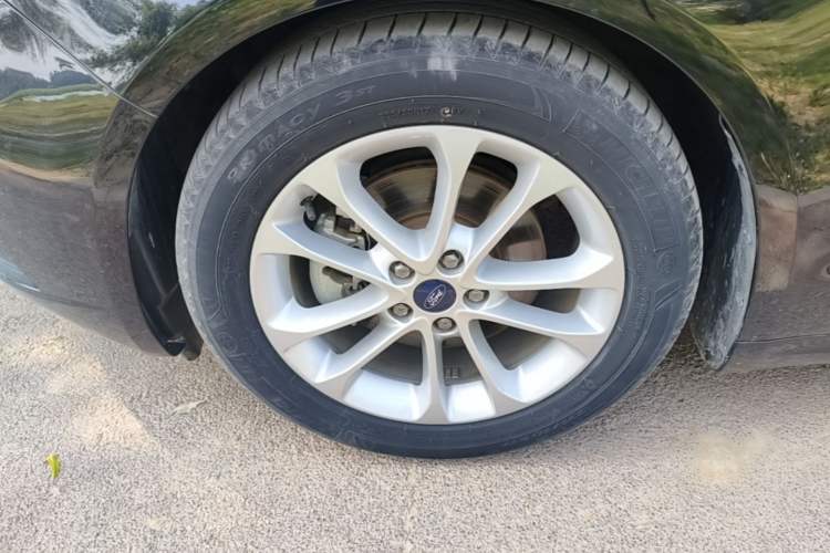 Used Ford Mondeo 2020 EcoBoost 180 Stylish Model Left Front Wheel Hub
