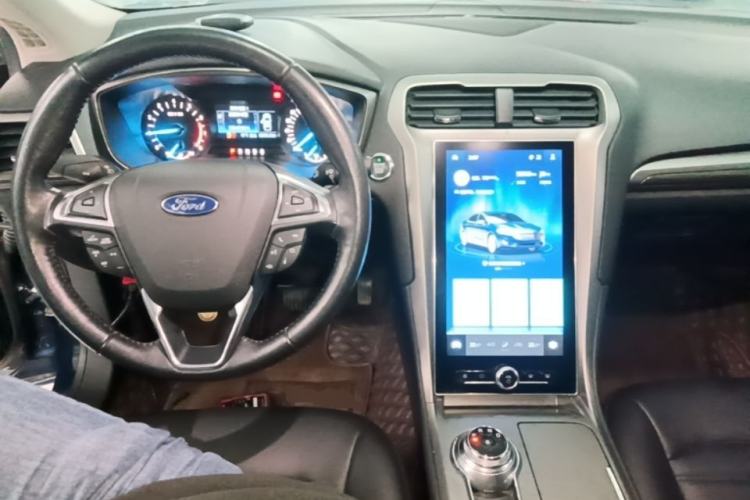 Used Ford Mondeo 2020 EcoBoost 180 Stylish Model Center Console