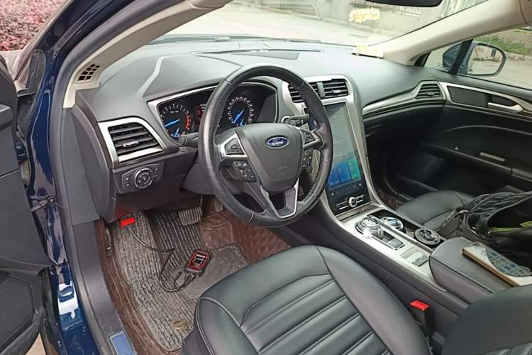Used Ford Mondeo 2020 EcoBoost 180 Stylish Model Center Console