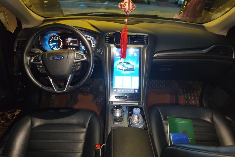 Used Ford Mondeo 2020 EcoBoost 180 Stylish Model Center Console
