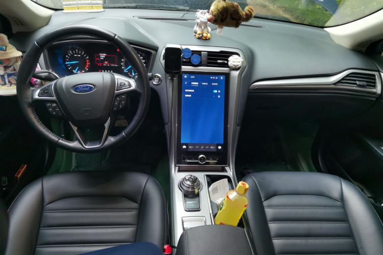 Used Ford Mondeo 2020 EcoBoost 200 Stylish Model Center Console