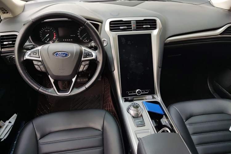Used Ford Mondeo 2020 EcoBoost 180 Stylish Model Center Console