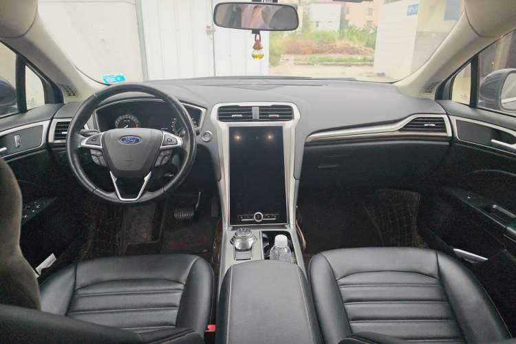 Used Ford Mondeo 2020 EcoBoost 180 Stylish Model Center Console