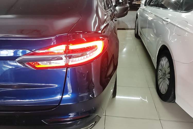 Used Ford Mondeo 2020 EcoBoost 180 Stylish Model Exterior 3