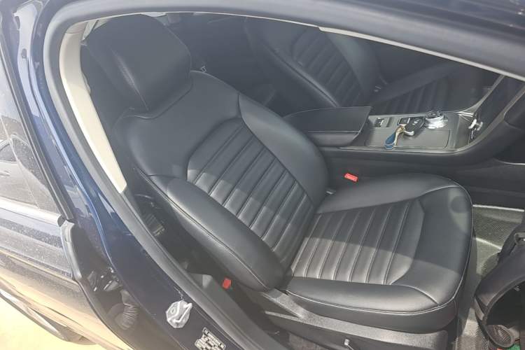 Used Ford Mondeo 2020 EcoBoost 180 Stylish Model Right Front Seat