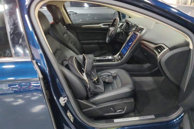 Used Ford Mondeo 2020 EcoBoost 180 Stylish Model Right Front Seat