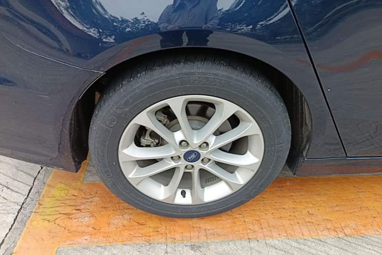 Used Ford Mondeo 2020 EcoBoost 180 Stylish Model Right Rear Wheel Hub