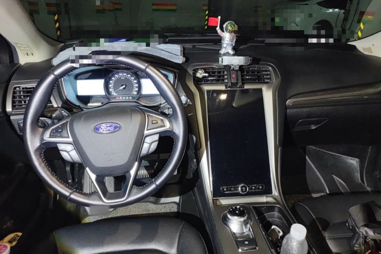 Used Ford Mondeo 2020 EcoBoost 200 Luxury Model Center Console
