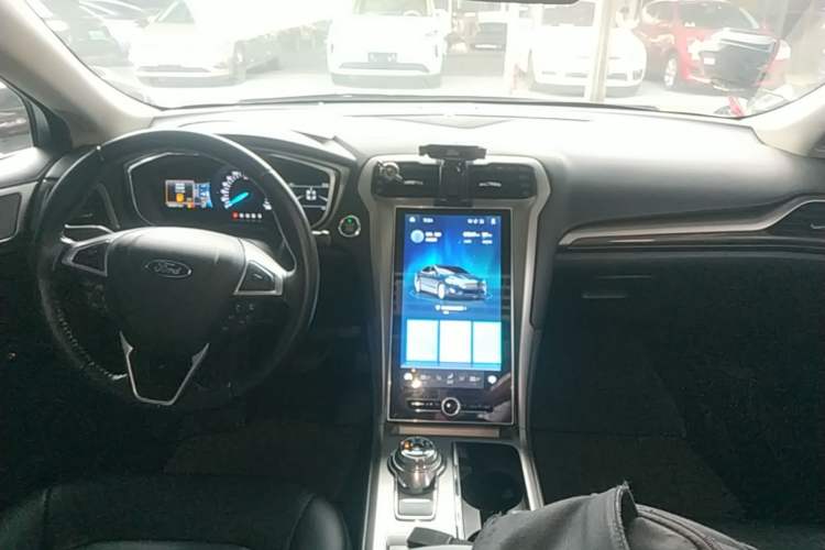 Used Ford Mondeo 2020 EcoBoost 200 Luxury Model Center Console