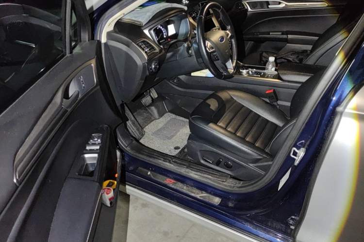 Used Ford Mondeo 2020 EcoBoost 200 Luxury Model Driver Seat