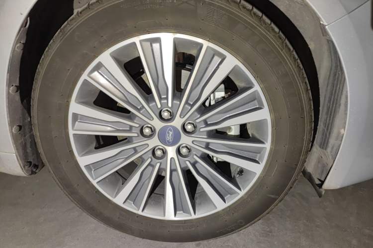 Used Ford Mondeo 2020 EcoBoost 200 Luxury Model Right Front Wheel Hub