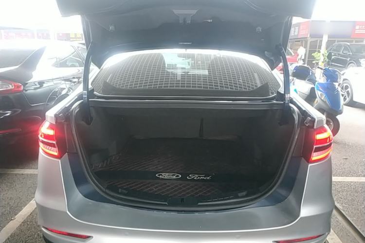 Used Ford Mondeo 2020 EcoBoost 200 Luxury Model Trunk