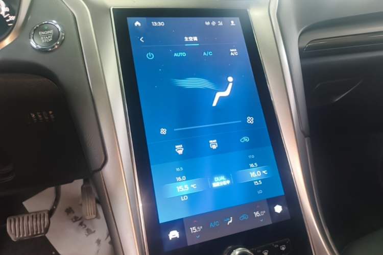 Used Ford Mondeo 2020 EcoBoost 200 Stylish Model Audio And AC Panel