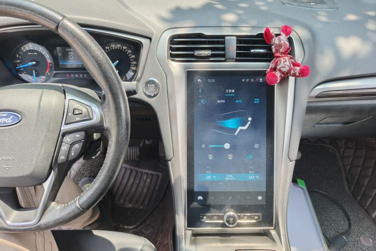 Used Ford Mondeo 2020 EcoBoost 180 Stylish Model Audio And AC Panel