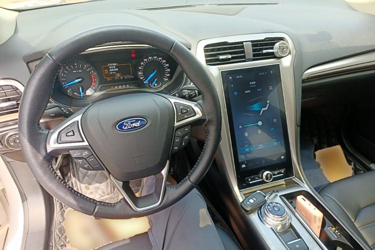 Used Ford Mondeo 2020 EcoBoost 180 Stylish Model Center Console