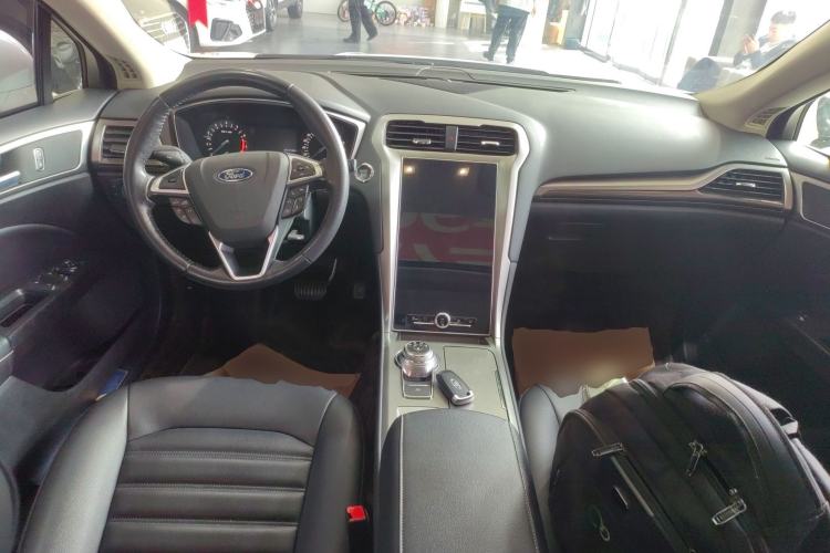 Used Ford Mondeo 2020 EcoBoost 180 Stylish Model Center Console