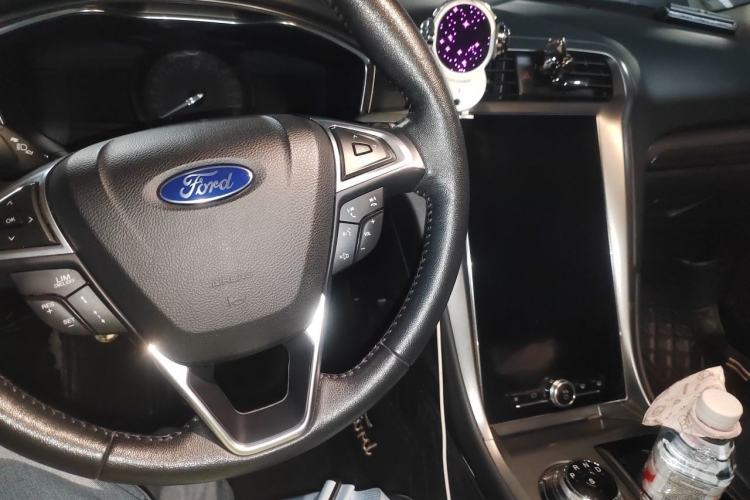 Used Ford Mondeo 2020 EcoBoost 200 Luxury Model Center Console